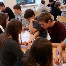 Cheb: V aule gymnázia se konal oblastní turnaj v pIšQworkách