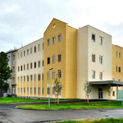 Cheb: V nemocnici probíhá očkování seniorů 80+