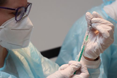 Foto: Chodov: Kvůli posilující 3. dávce vakcíny bude opět otevřeno očkovací místo 