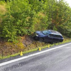 Dolní Drahovice: Řidička dostala smyk a havarovala