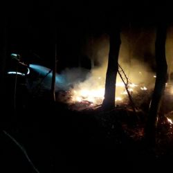 Hasiči celou noc likvidovali požár u Olšových Vrat