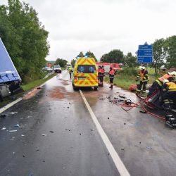 Hazlov: Střet osobního vozidla s náklaďákem