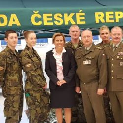 Hejtmanka Jana Vildumetzová: Boj o otevření pobočky vojenské školy v Sokolově nevzdáme