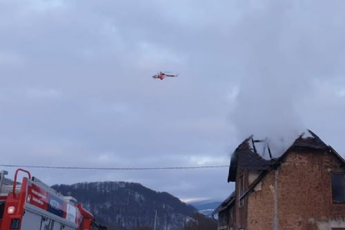 Obrázek - Jakubov: Požár rodinného domu. Majitele do nemocnice transportoval vrtulník