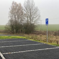 Jindřichovice: U pietního místa je nové parkoviště 