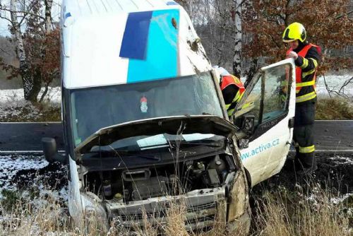 Foto: Kaceřov: Včera u obce havarovalo vozidlo