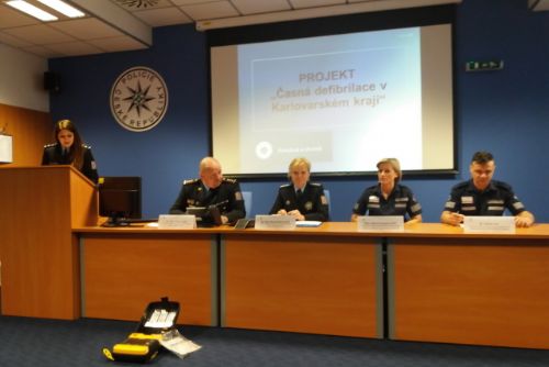 Karlovy Vary: V rámci projektu Časná defibrilace je již proškoleno na 200 policistů
