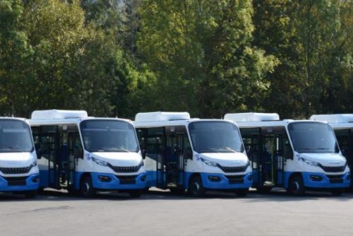 Foto: Karlovy Vary: Město má nové minibusy