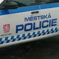 Karlovy Vary: Neosvětlený cyklista ujížděl městské policii