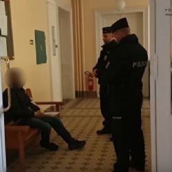 Karlovy Vary: Využili svízelné situace seniora a uzavřeli na něj několik smluv
