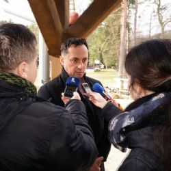 Krizové opatření vlády k zajištění hlídání dětí zdravotníků, policistů a dalších 
