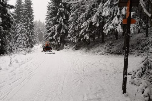 Foto: Krušnohoří: Po nočním sněžení proběhla úprava vybraných tras 