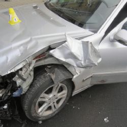 Loket: Řídila pod vlivem drog. Nabourala čtyři vozidla