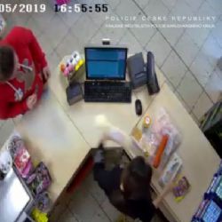 Loket: Policie pátrá po ženě z videozáznamu
