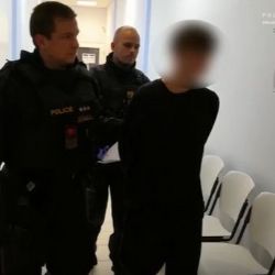 Mariánské Lázně: Napadl svého otce. Bodl ho do horní končetiny