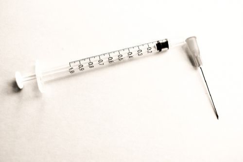 Foto: Karlovy Vary: Nález injekčních stříkaček oznámil MP 11letý chlapec