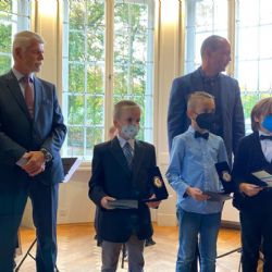Medaile za zásluhy o bezpečnost převzalo téměř 20 lidí z našeho kraje