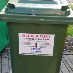Oleje a tuky z domácností patří do zvláštních popelnic