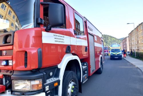 Obrázek - Oloví: Požár sklepa. Někteří obyvatelé domu museli být evakuováni hasiči