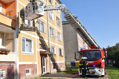 Obrázek - Oloví: Požár sklepa. Někteří obyvatelé domu museli být evakuováni hasiči