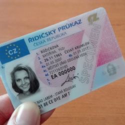 Platnost řidičáků se v nouzovém stavu prodlužuje. Průkaz není potřeba měnit