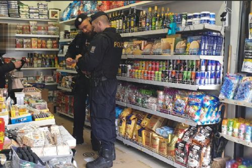 Foto: Region: V příhraničních tržnicích právě probíhá policejní akce Toxi prevence