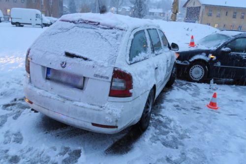 Foto: Region: Sníh zkomplikoval dopravu