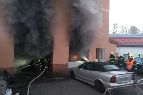 Foto: Rudolec: Požár v dílně autoservisu způsobil čtyřmilionovou škodu