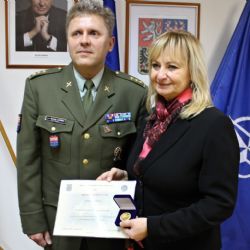 Karlovy Vary: Armáda ČR ocenila starostku města Sokolov