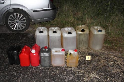 Obrázek - Sokolov: Kradli naftu. Policisté jednoho z dvojice zadrželi na místě