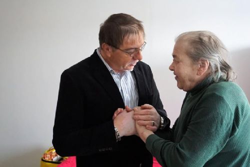 Obrázek - Sokolov: Projekt Nejste na to sami… ani o Vánocích potěšil mnoho osamělých lidí