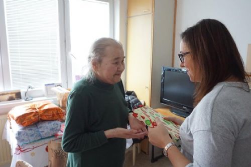 Obrázek - Sokolov: Projekt Nejste na to sami… ani o Vánocích potěšil mnoho osamělých lidí