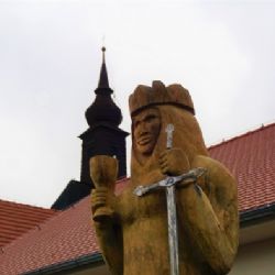 Sokolov: Sv. Barborka s požehnáním vikáře dohlíží na město