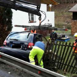 Sokolovsko: Vozidlo skončilo v plotě