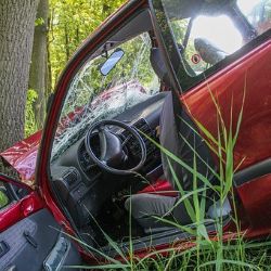  V loňském roce došlo na silnicích ke 104 764 dopravním nehodám