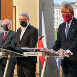 Vláda přistoupila k částečnému uvolnění přísných protiepidemických opatření
