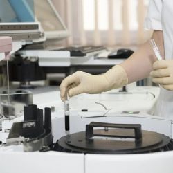 Zítra se budou zdravotníkům vydávat ochranné prostředky